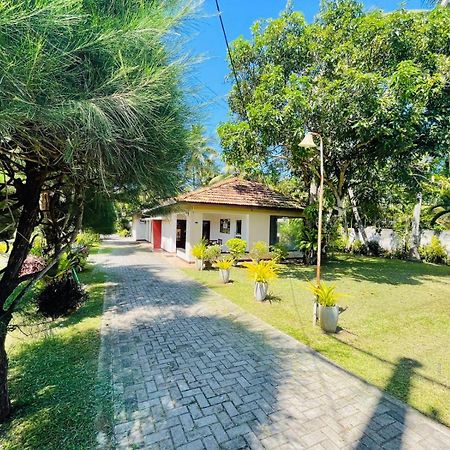 The Beez Hotel Negombo Ngoại thất bức ảnh