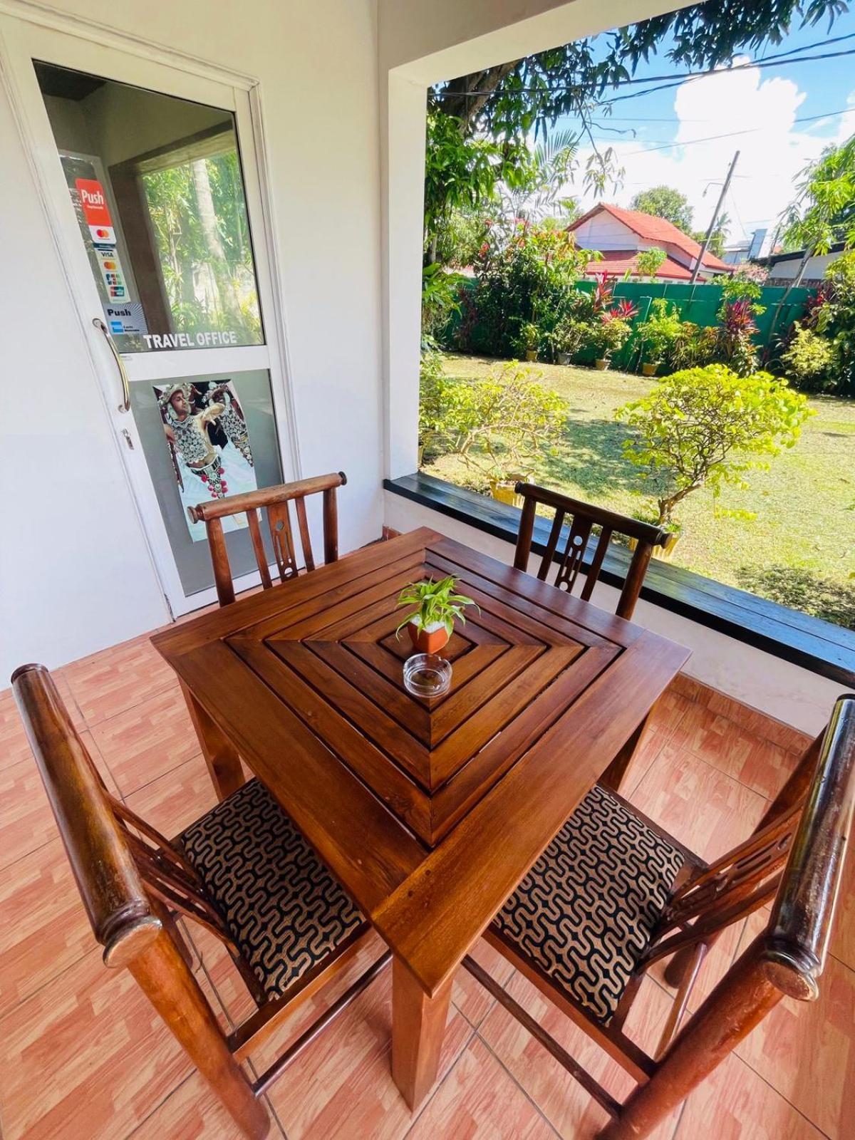 The Beez Hotel Negombo Ngoại thất bức ảnh