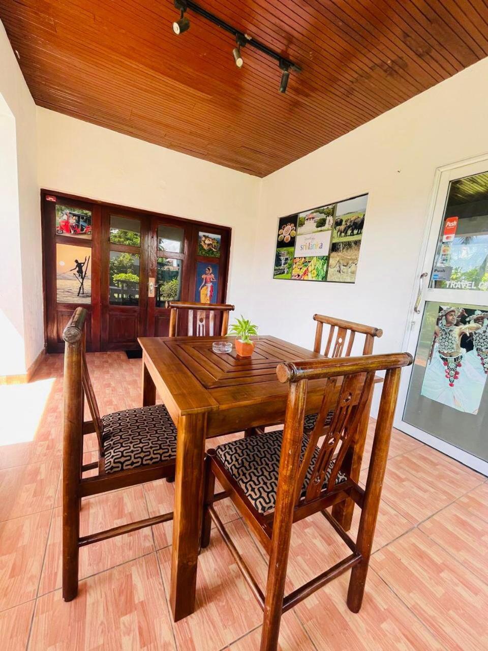 The Beez Hotel Negombo Ngoại thất bức ảnh