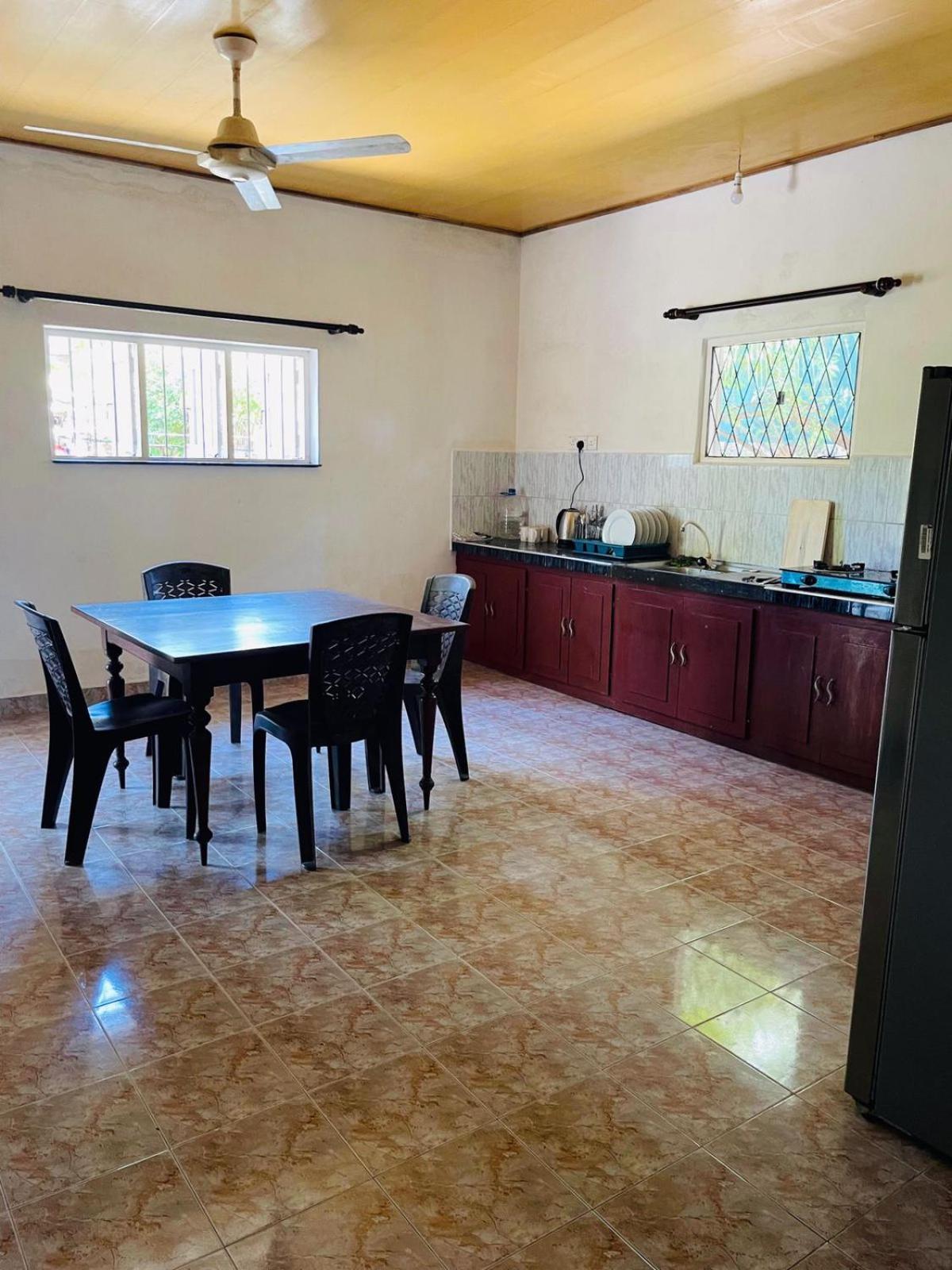 The Beez Hotel Negombo Ngoại thất bức ảnh
