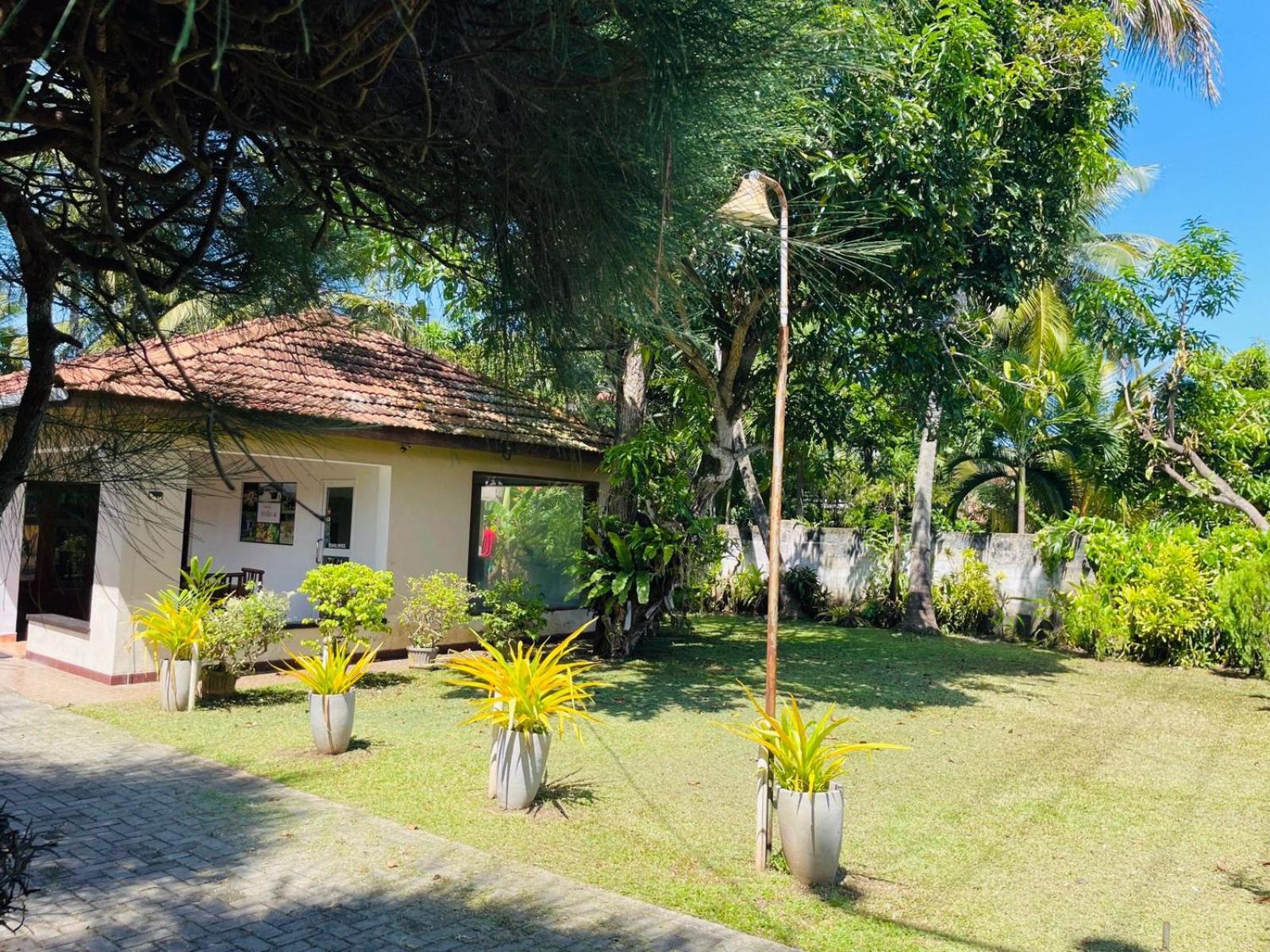 The Beez Hotel Negombo Ngoại thất bức ảnh