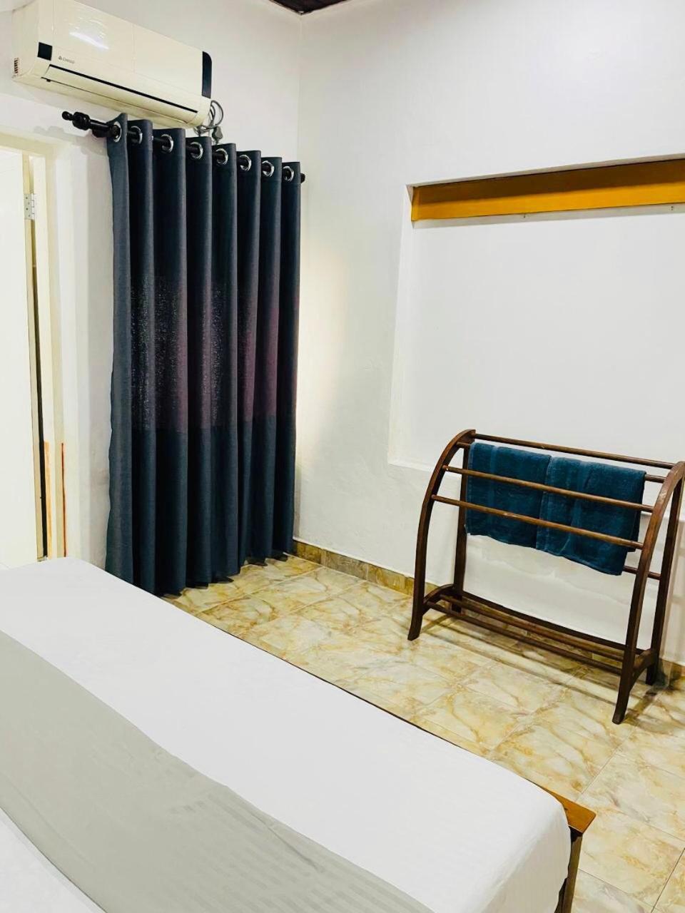 The Beez Hotel Negombo Ngoại thất bức ảnh