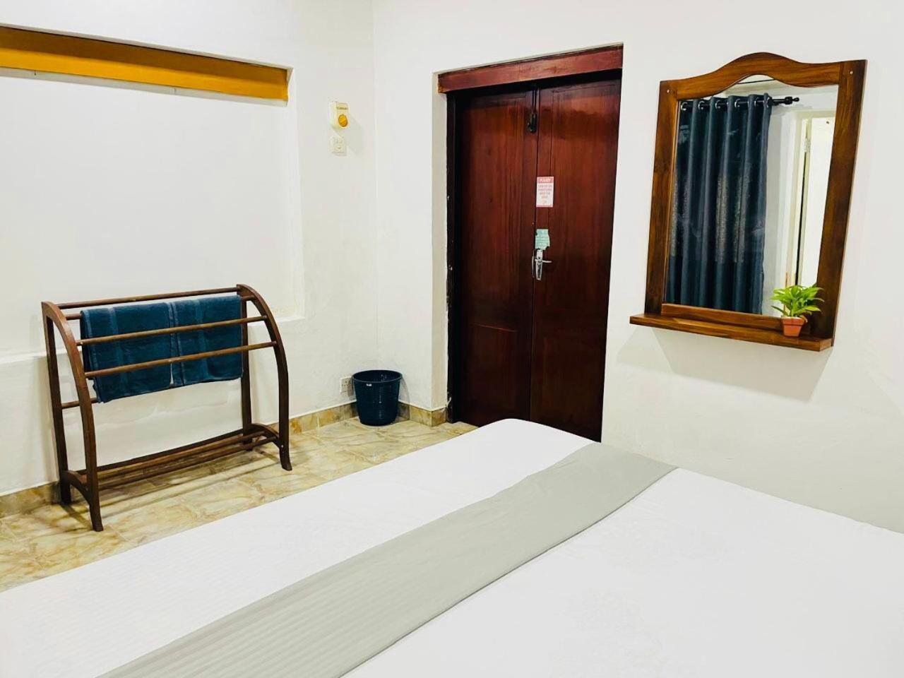 The Beez Hotel Negombo Ngoại thất bức ảnh