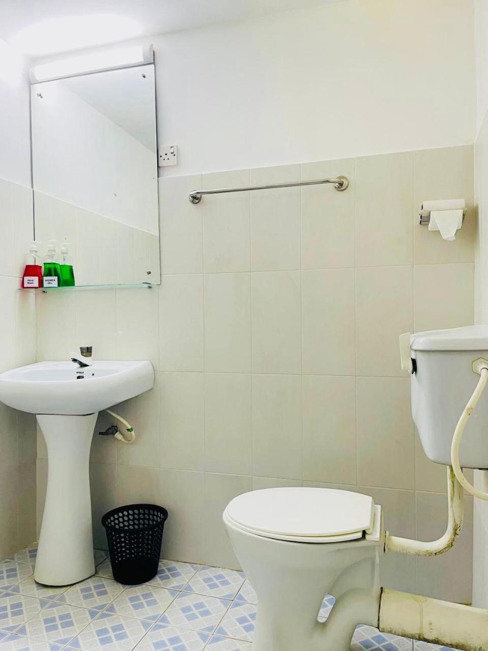 The Beez Hotel Negombo Ngoại thất bức ảnh