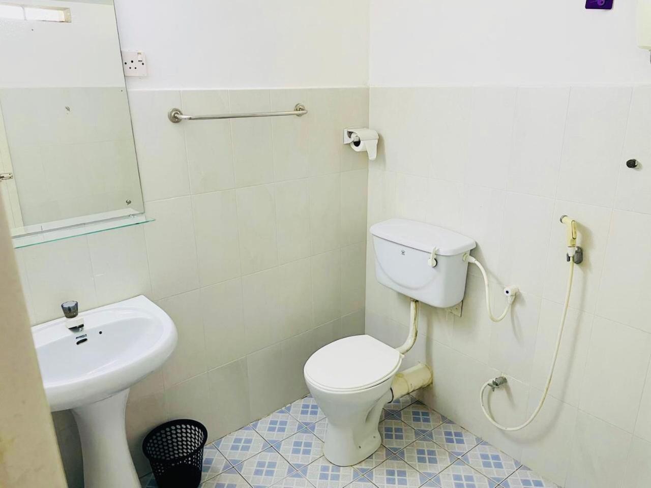The Beez Hotel Negombo Ngoại thất bức ảnh