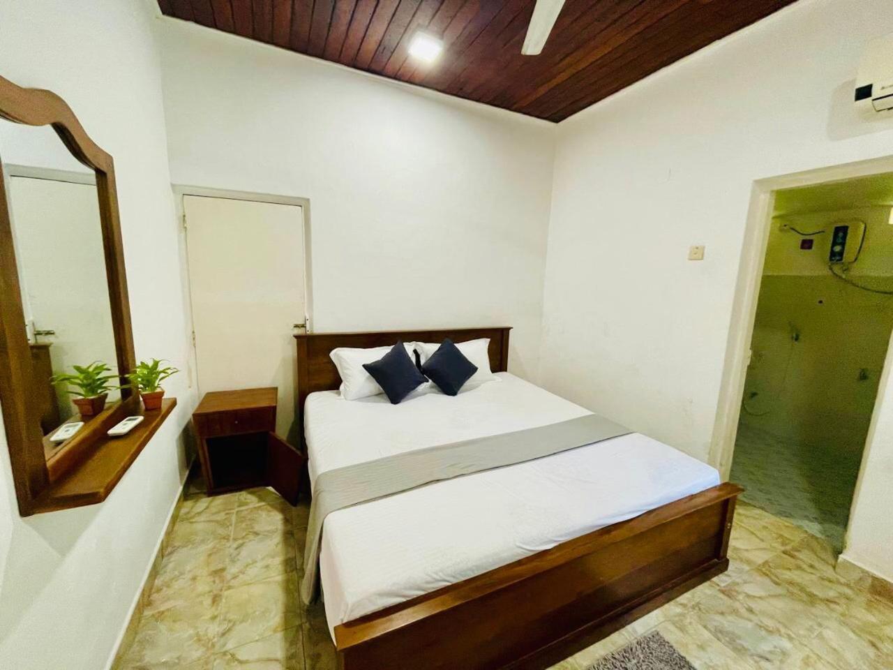 The Beez Hotel Negombo Ngoại thất bức ảnh
