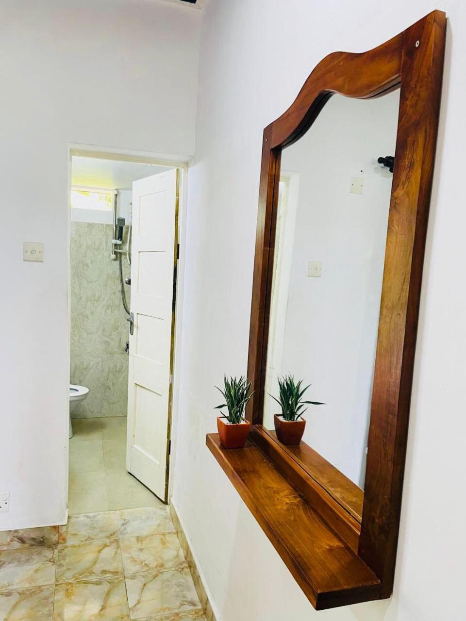 The Beez Hotel Negombo Ngoại thất bức ảnh