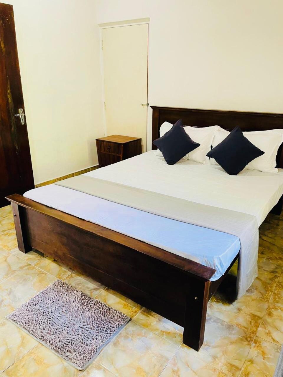 The Beez Hotel Negombo Ngoại thất bức ảnh